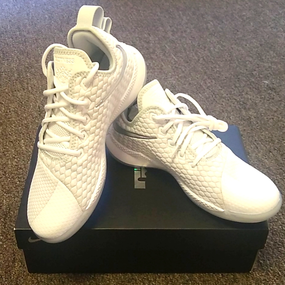 NIKE MEN'S LEBRON WITNESS III
